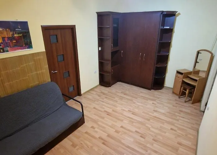 дві кімнати коло опери Львов