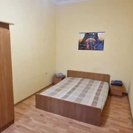 дві кімнати коло опери לבוב